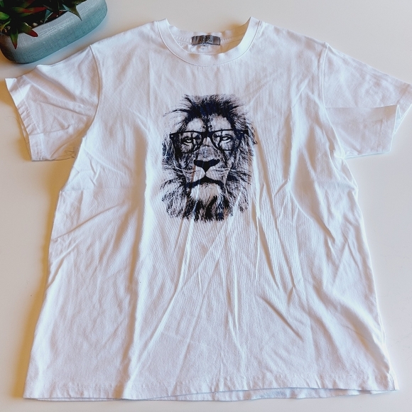 Lion with glasses t shirt size Small - Picture 2 of 6